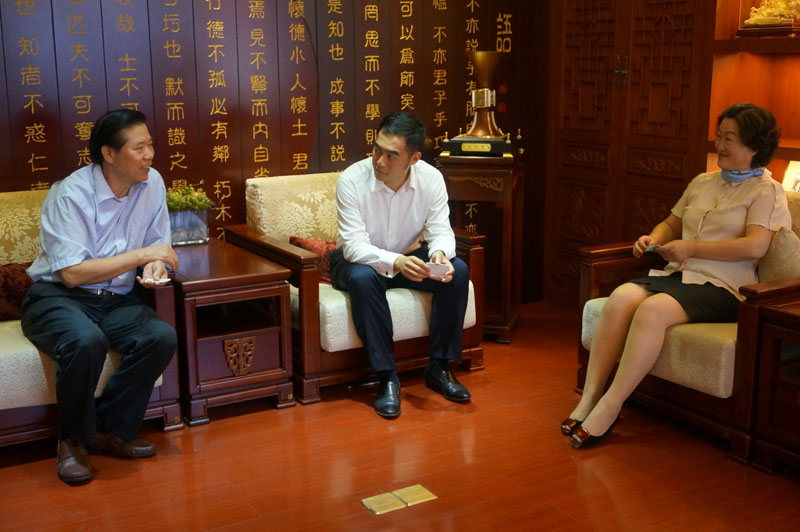 张寿生执行会长与深圳市商业联合会执行会长林慧女士交流洽谈